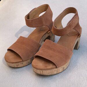 Crown Vintage Sewnja Suede Platform Heel Sandals Sz 7.5
